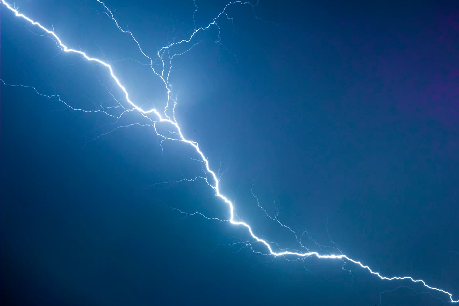 Blitz- und Gewittersicherheit für Drohnenflüge